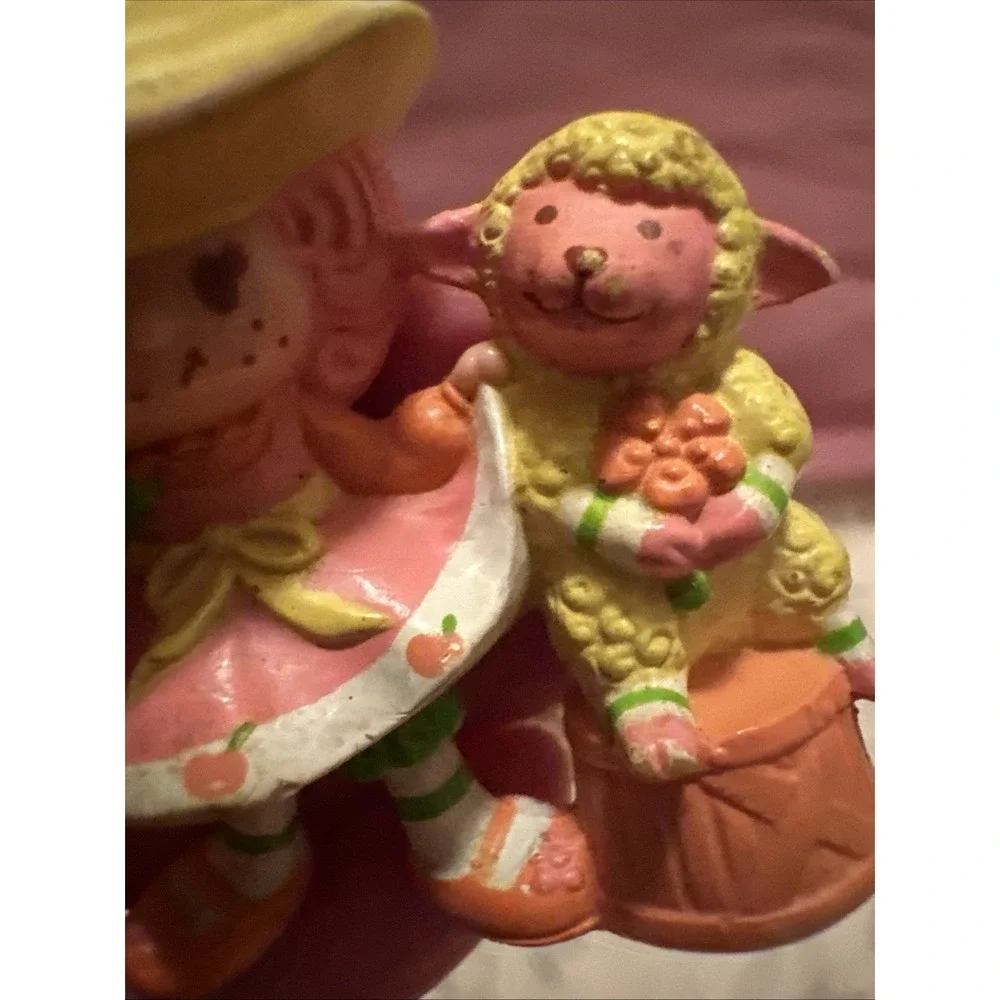 Vintage Strawberry Shortcake Miniature Peach Blush with Melonie Belle 1984